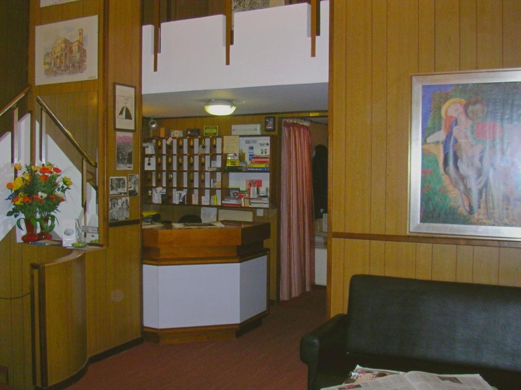 Albergo Cristallo เลนญาโน ภายนอก รูปภาพ