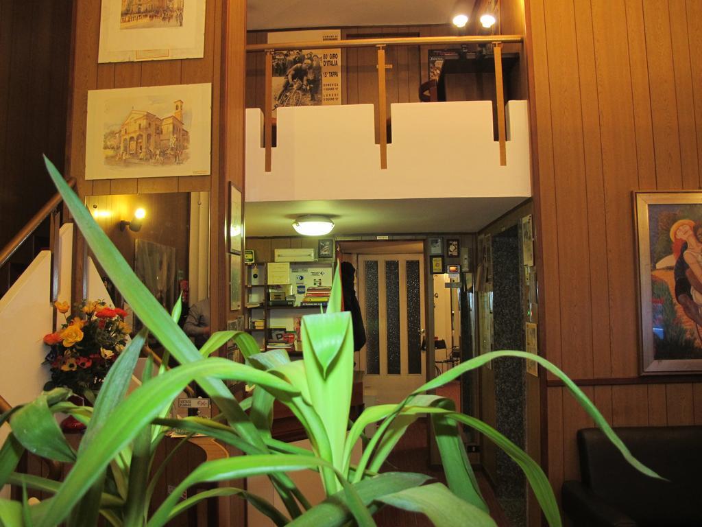 Albergo Cristallo เลนญาโน ภายนอก รูปภาพ